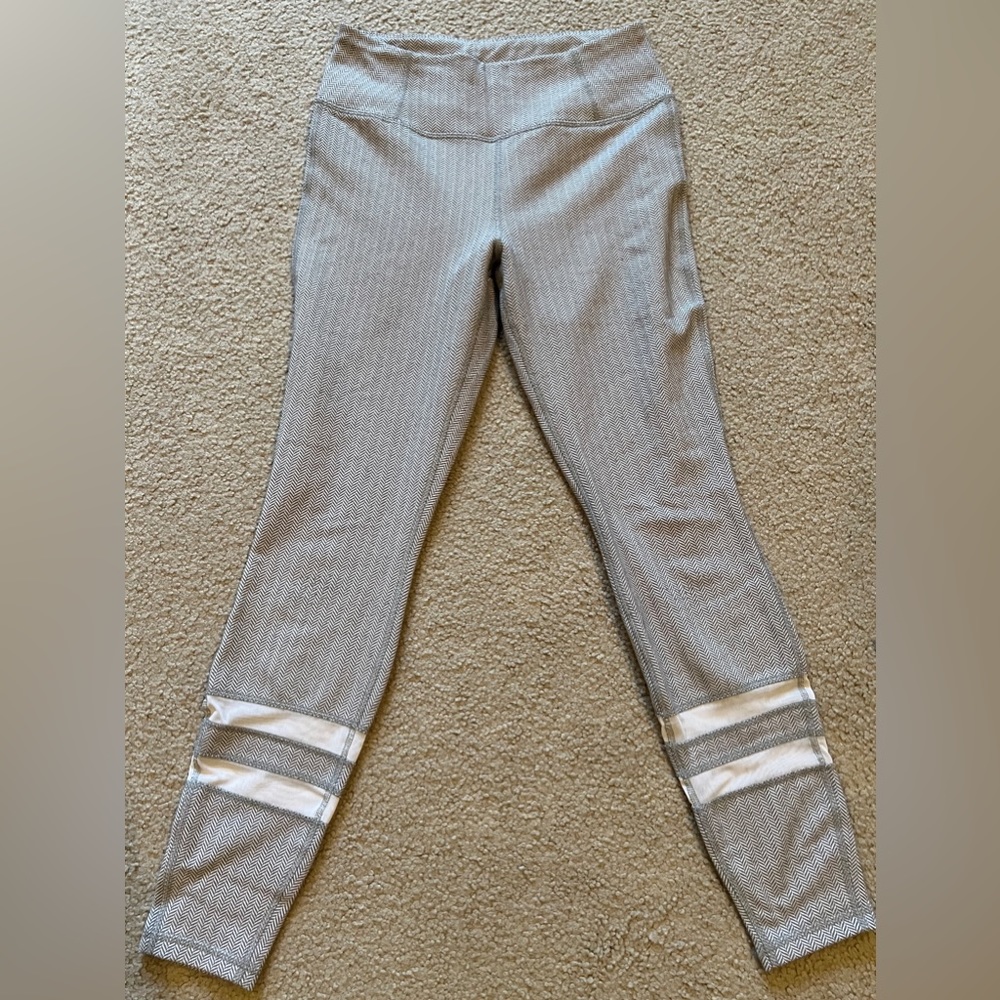 Roots Brand Gray and White Size Small Legging